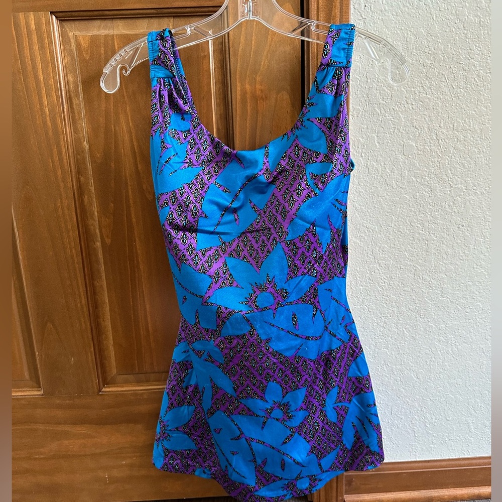 Like new Roxanne swimsuit with skirt